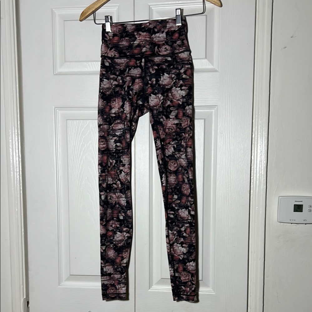 Lululemon Athletica Floral Highrise Legging Women’s 4